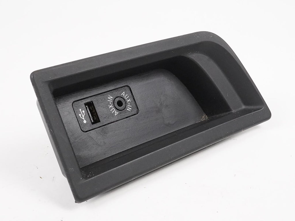  2012 - 2018 BMW 3 SERIES F30 CENTER CONSOLE AUXILIARY AUS USB SOCKET 51169207357, price