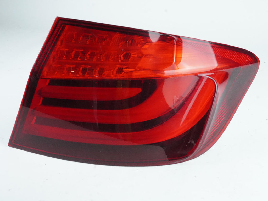  2011 - 2013 BMW 5 SERIES F10 TAILLIGHT BRAKE TAIL LAMP STOP LED REAR RIGHT OEM, price