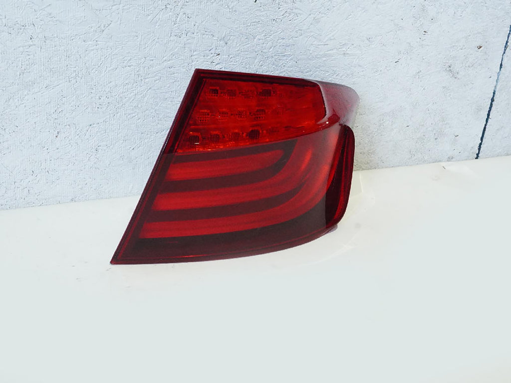  2011 - 2013 BMW 5 SERIES F10 TAILLIGHT BRAKE STOP LAMP QUARTER REAR RIGHT SIDE, used