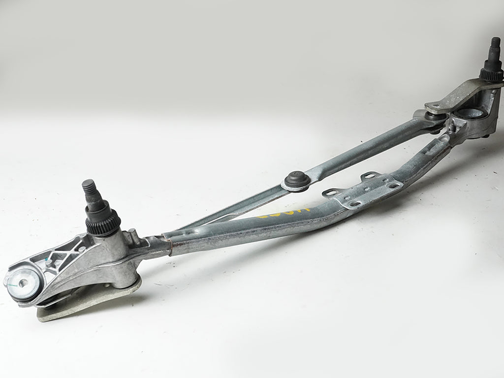  2007 - 2011 BMW 3 SERIES E90 E91 WIPER LINKAGE WINDOW WINDSHIELD GLASS FRONT, in stock