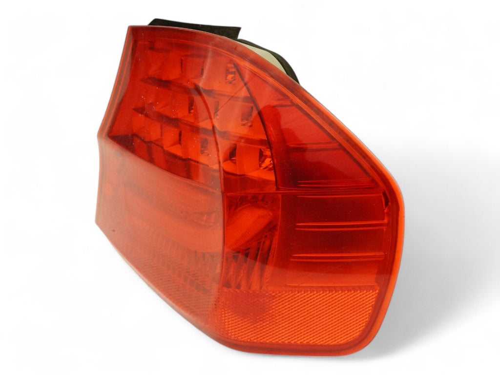  2009 - 2011 BMW 3 SERIES E90 TAILLIGHT BRAKE STOP LAMP LED QUARTER REAR RIGHT, price