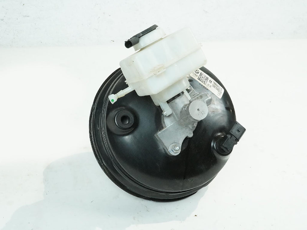  2014 - 2018 BMW X5 F15 POWER BRAKE BOOSTER W MASTER CYLINDER RESERVOIR TANK OEM, used