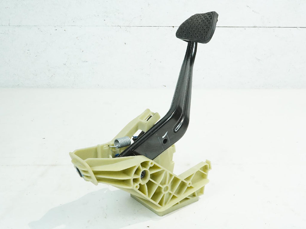  2014 - 2018 BMW X5 F15 BRAKE STOP PEDAL W BRACKET SUPPORT FLOOR 6791900 OEM, price