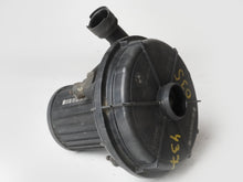 Load image into Gallery viewer, 2002 - 2006 BMW 3 SERIES E46 325 AIR SMOG EMISSION INJECTION PUMP 750621004 OEM, used