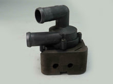 Load image into Gallery viewer, 2009 - 2012 BMW 7 SERIES F01 F02 4.4L N62 ENGINE WATER PUMP UNIT 32633601 OEM, used