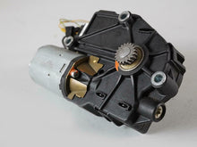 Load image into Gallery viewer, 2006 - 2010 BMW 6 SERIES E63 SUNROOF MOONROOF MOTOR REGULATOR UNIT 1704603A OEM, buy