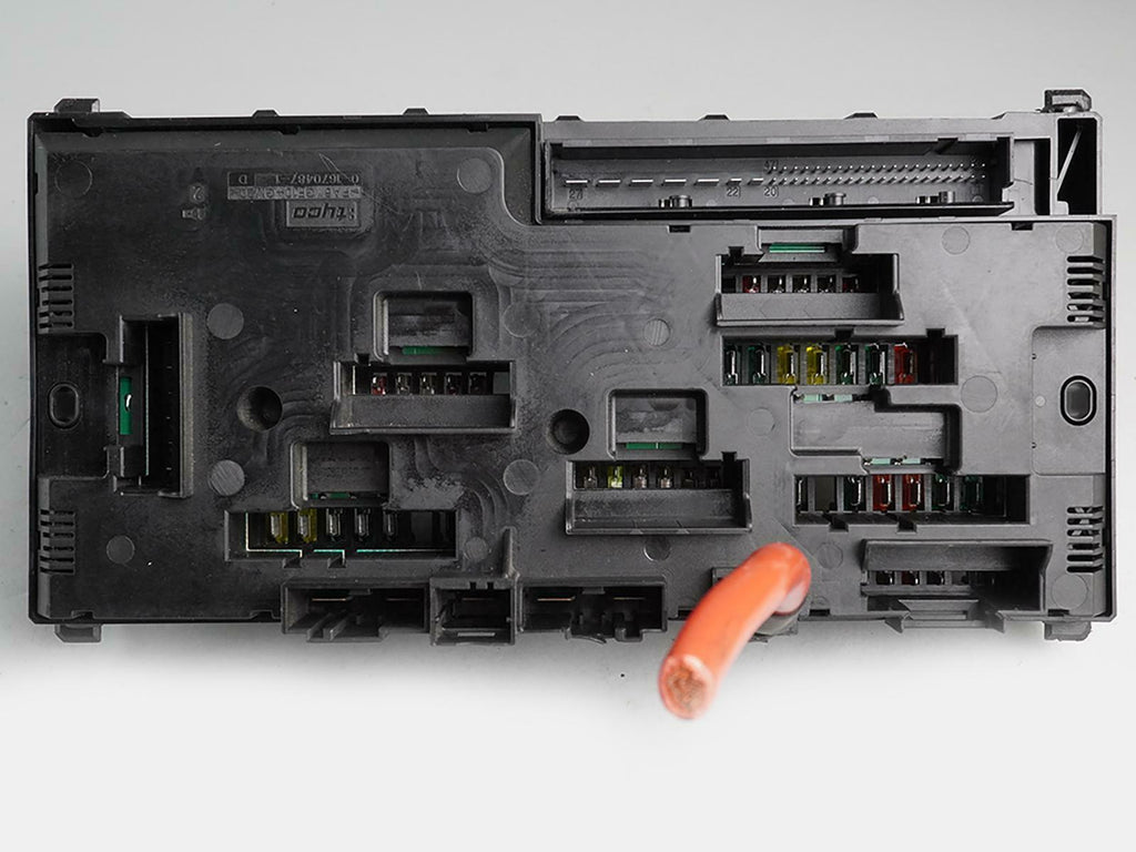  2011 - 2013 BMW 5 SERIES F10 POWER DISTRIBUTION FUSE RELAY BOX UNIT 9210861 OEM, in stock