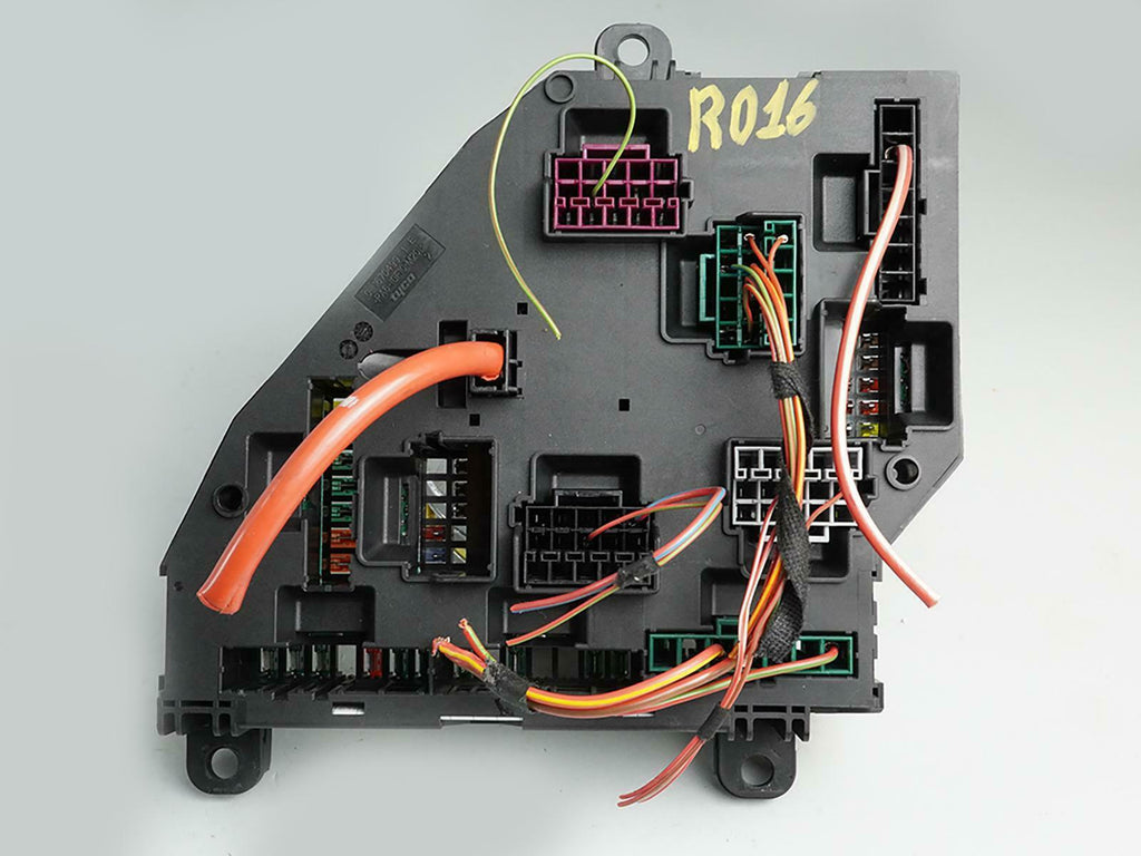  2011 - 2016 BMW 5 SERIES F10 POWER DISTRIBUTION FUSE BOX CONTROL  TRUNK REAR OEM, used