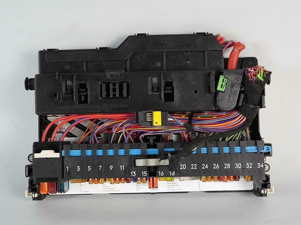  2004 - 2006 BMW X3 E83 FUSE RELAY BOX BOARD DISTRIBUTION PANEL UNIT OEM, in stock